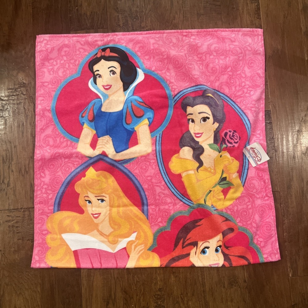 Disney Store Princess Sleeping Beauty Aurora Belle Cinderella Beach Pool‎ Towel